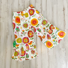Load image into Gallery viewer, Jelly the Pug | Girl's White w/ Florals Ruffled Fiorito Kassi Pants | Size: 4T
