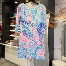 Load image into Gallery viewer, Lilly Pulitzer Pink and Blue Underwater Print Button Shoulder Dress size XS