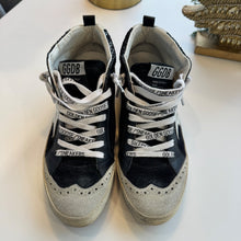 Load image into Gallery viewer, Pre-owned Golden Goose mid star sneakers excellent condition