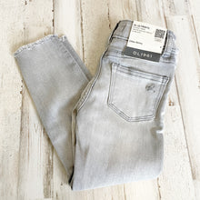 Load image into Gallery viewer, DL1961 | Girl&#39;s Light Gray Chloe Skinny Jeans with Tags | Size: 4T
