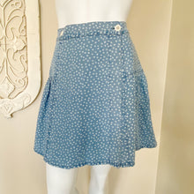 Load image into Gallery viewer, Madewell | Women&#39;s Blue and White Shirred Wrap Mini Skirt in Indigo Daisies | Size: 4
