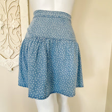 Load image into Gallery viewer, Madewell | Women&#39;s Blue and White Shirred Wrap Mini Skirt in Indigo Daisies | Size: 4

