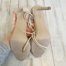 Load image into Gallery viewer, Shoe Dazzle | Womens Nude Jayci Crisscross Strap Sandal | Size: 10
