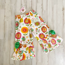 Load image into Gallery viewer, Jelly the Pug | Girl&#39;s White w/ Florals Ruffled Fiorito Kassi Pants | Size: 4T
