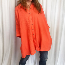 Load image into Gallery viewer, Ces Femme | Women&#39;s Coral Wrinkle Gauze Short Sleeve Button Down Top with Tags | Size: M
