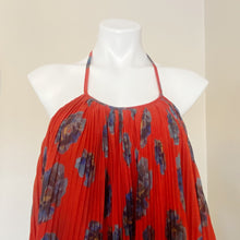 Load image into Gallery viewer, Kimchi Blue | Womens Red and Blue Floral Print Pleat Sleeveless Crop Top | Size: L
