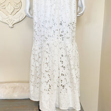 Load image into Gallery viewer, Sachin &amp; Babi | Womens White Floral Laser Cut Maxi Dress | Size: 2
