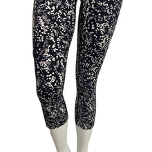 Load image into Gallery viewer, Lululemon | Women&#39;s Black and White Pattern Fast and Free Nulux 19&quot; Crop Legging | Size: 2
