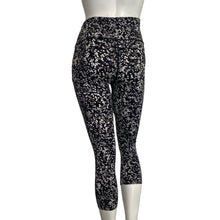 Load image into Gallery viewer, Lululemon | Women&#39;s Black and White Pattern Fast and Free Nulux 19&quot; Crop Legging | Size: 2
