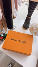 Load image into Gallery viewer, Louis Vuitton NeoNoé MM Monogram Rose Poudré Bucket Bag | Savour Clothing
