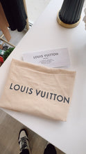 Load image into Gallery viewer, Louis Vuitton NeoNoé MM Monogram Rose Poudré Bucket Bag | Savour Clothing
