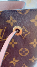 Load image into Gallery viewer, Louis Vuitton NeoNoé MM Monogram Rose Poudré Bucket Bag | Savour Clothing
