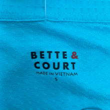 Load image into Gallery viewer, Bette &amp; Court | Women&#39;s Aquamarine Blue Quarter Zip Kissing Camels Golf Long Sleeve Top | Size: S
