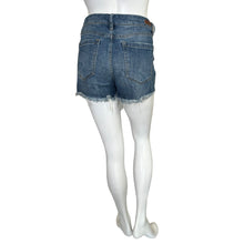 Load image into Gallery viewer, Blank NYC | Women&#39;s Medium Wash The Essex Cut Off Short | Size: 30
