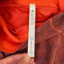 Load image into Gallery viewer, Lululemon | Women&#39;s Orange and Blue Pattern Ivigorate HR 25&quot; Tight with Tags | Size: 4
