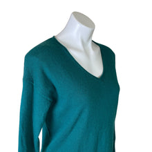 Load image into Gallery viewer, J. Crew | Women&#39;s Green Wool Blend Slight V Pullover Sweater | Size: XS
