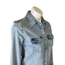 Load image into Gallery viewer, Levi&#39;s | Women&#39;s Light Wash Classic Fit Snap Down Top | Size: XS
