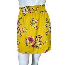 Load image into Gallery viewer, DR2 | Women&#39;s Yellow Floral Print Skort | Size: L
