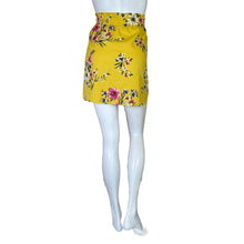 Load image into Gallery viewer, DR2 | Women&#39;s Yellow Floral Print Skort | Size: L
