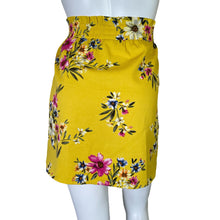 Load image into Gallery viewer, DR2 | Women&#39;s Yellow Floral Print Skort | Size: L
