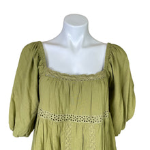 Load image into Gallery viewer, La Lavon | Women&#39;s Light Green Puff Sleeve Cotton Blend Tunic Blouse | Size: M
