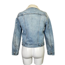 Load image into Gallery viewer, Levi&#39;s | Women&#39;s 90s Sherpa Trucker Jacket | Size: M
