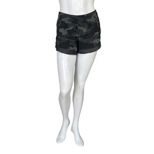 Load image into Gallery viewer, Athleta | Women&#39;s Black/Gray Camo Print Mesh Racker Run 4&quot; Shorts | Size: XS
