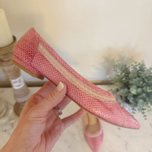 Load image into Gallery viewer, Pour La Victoire | Women&#39;s Pink Leather Snakeskin Braelyn Pointed Toe Flats | Size: 6
