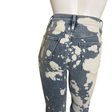 Load image into Gallery viewer, Frame | Women&#39;s Paint Spattered Le Sylvie Slender Straight Jeans | Size: 25
