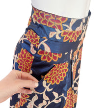 Load image into Gallery viewer, Robert Rodriguez | Women&#39;s Shimmer Blue and Red Embroidered Flower Flare Skirt | Size: 2
