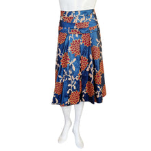 Load image into Gallery viewer, Robert Rodriguez | Women&#39;s Shimmer Blue and Red Embroidered Flower Flare Skirt | Size: 2
