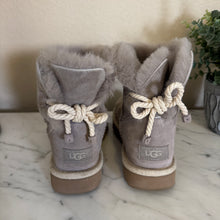 Load image into Gallery viewer, UGG | Women&#39;s Light Gray Suede Rope Bow Booties | Size: 7
