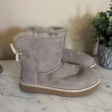 Load image into Gallery viewer, UGG | Women&#39;s Light Gray Suede Rope Bow Booties | Size: 7
