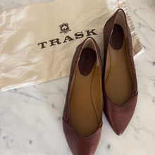 Load image into Gallery viewer, Trask | Women&#39;s Brown Leather Pointed Toe Flats | Size: 6
