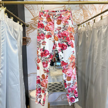 Load image into Gallery viewer, Anthropologie | Women&#39;s Pilcro Floral Mid Rise Skinny Jeans | Size: 26

