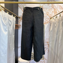 Load image into Gallery viewer, Women&#39;s Black Linen Gaucho Pants | Size: S
