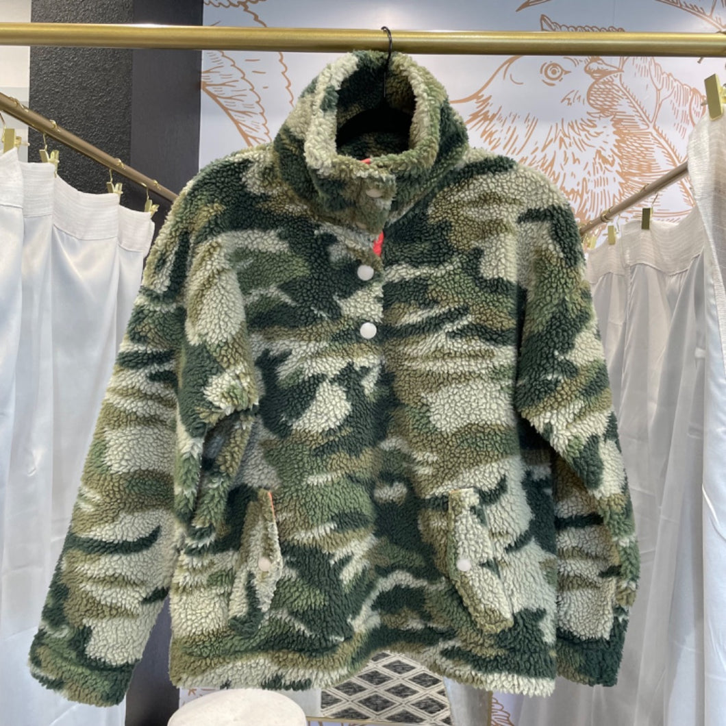 J. Crew | Women's Snap-Collar Sherpa Fleece Sweatshirt In Camo | Size: S