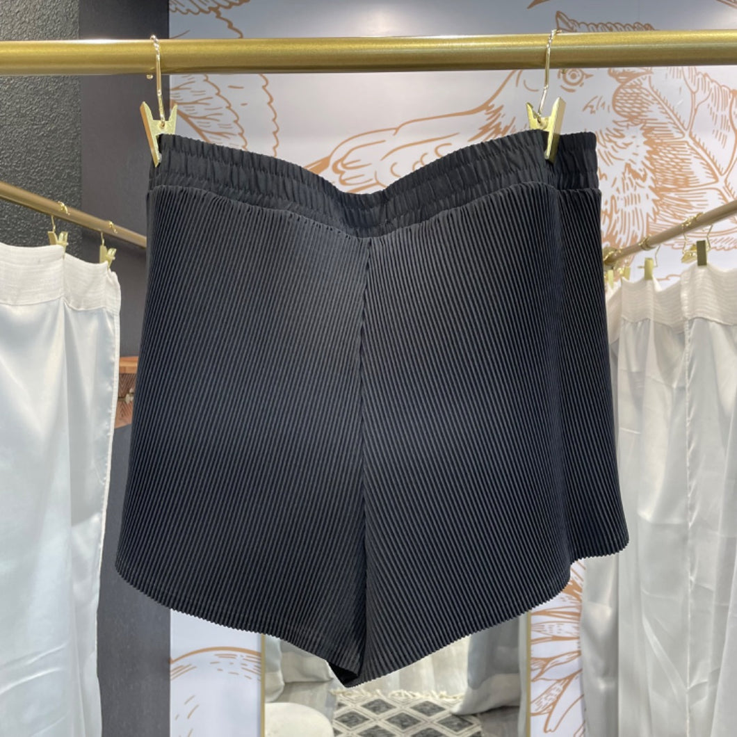 All In Motion | Women's Black Pleat Shorts | Size: L