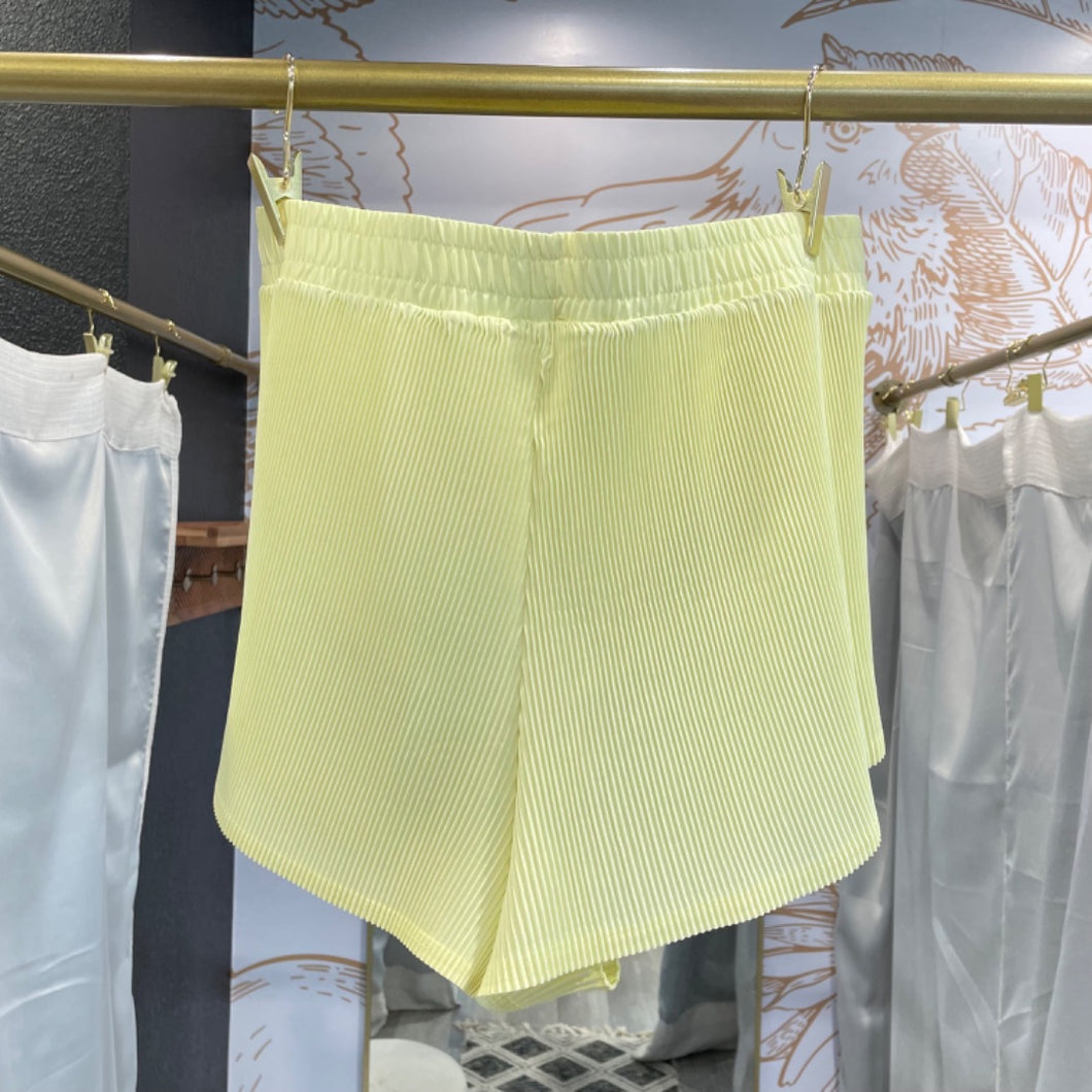 All In Motion | Women's Light Yellow Pleat Shorts | Size: L