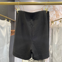 Load image into Gallery viewer, White House Black Market | Women&#39;s Black Slinky 5&quot; Short | Size: 6
