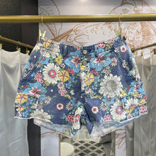 Load image into Gallery viewer, Da-Nang | Women&#39;s Blue Floral Print 100% Cotton Shorts | Size: M
