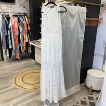 Load image into Gallery viewer, Sachin &amp; Babi | Womens White Floral Laser Cut Maxi Dress | Size: 2
