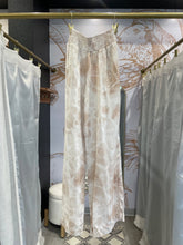 Load image into Gallery viewer, Anthropologie | Women&#39;s Cloth &amp; Stone Cream Pattern Wide Leg Pants | Size: M
