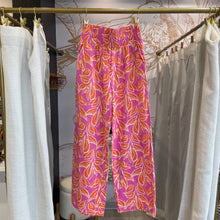 Load image into Gallery viewer, Sincerely Jules | Women&#39;s Pink and Orange Floral Print Pants | SIze: L

