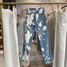 Load image into Gallery viewer, Frame | Women&#39;s Paint Spattered Le Sylvie Slender Straight Jeans | Size: 25
