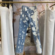 Load image into Gallery viewer, Frame | Women&#39;s Paint Spattered Le Sylvie Slender Straight Jeans | Size: 25
