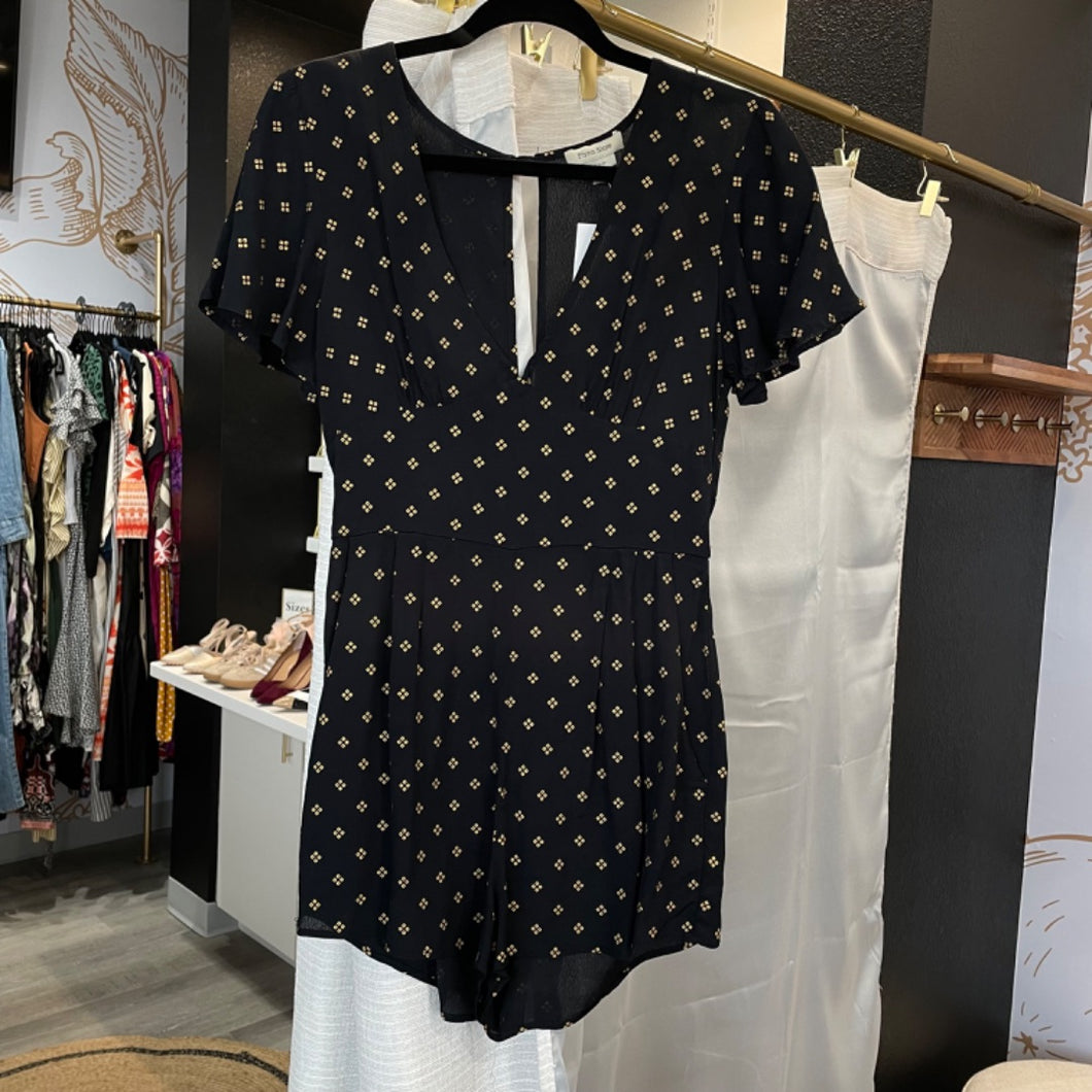 Flynn Skye | Womens Black and Gold Pattern Short Sleeve Romper | Size: S