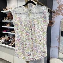 Load image into Gallery viewer, Anthropologie | Women&#39;s Meadow Rue White Paisley Print Top | Size: S
