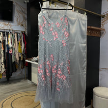 Load image into Gallery viewer, QU | Women&#39;s Gray and Pink Lace Overlay Long Formal Dress | Size: L
