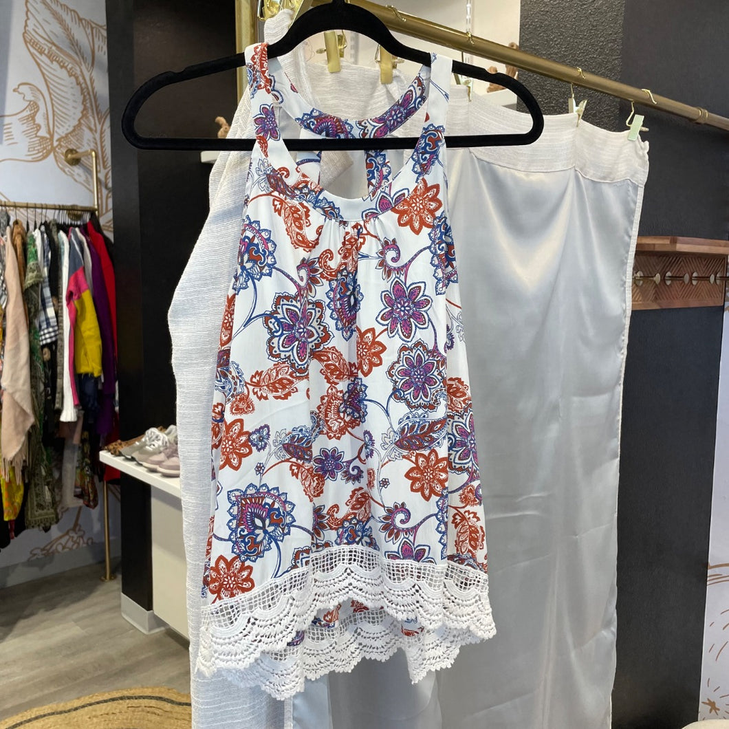 Zoe & Rose | Women's White and Blue Paisley Print Short Sleeve Top | Size: S